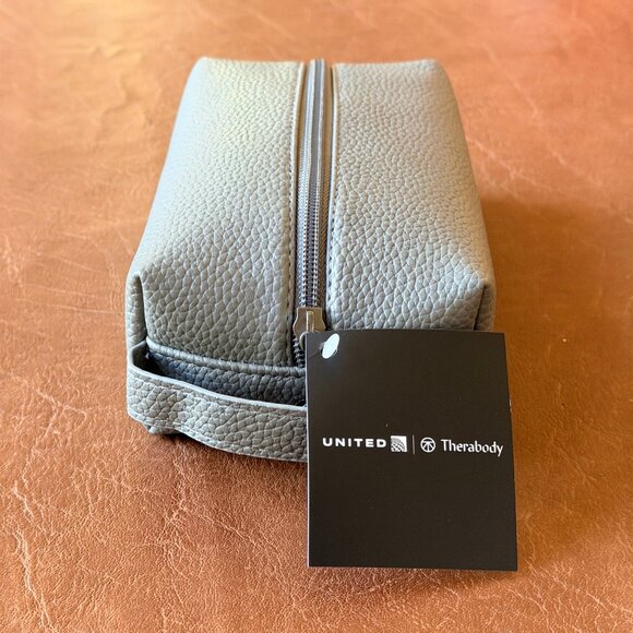 The United Airlines Therabody Polaris Business Class Amenity Kit - Picture 3 of 14